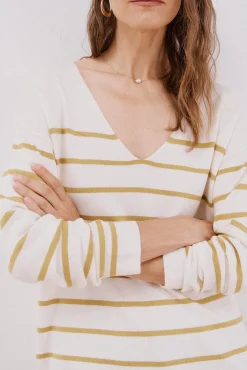 Camisola de malha decote bico