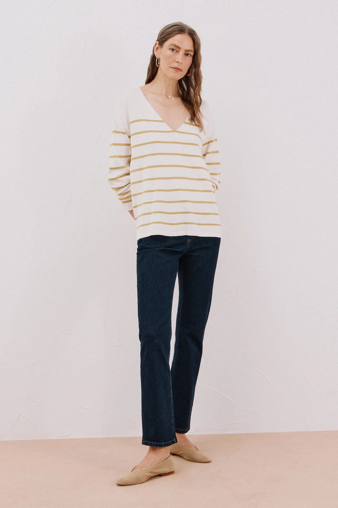 Camisola de malha decote bico