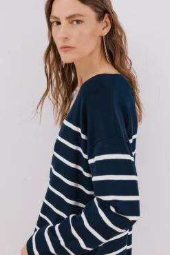 Camisola de malha decote bico