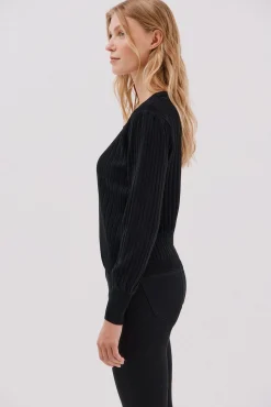 Camisola em bico botões