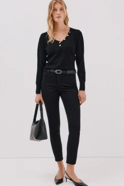 Camisola em bico botões