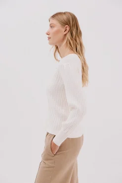 Camisola em bico botões