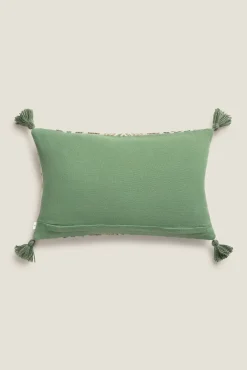 Capa de almofada bordada com pompons