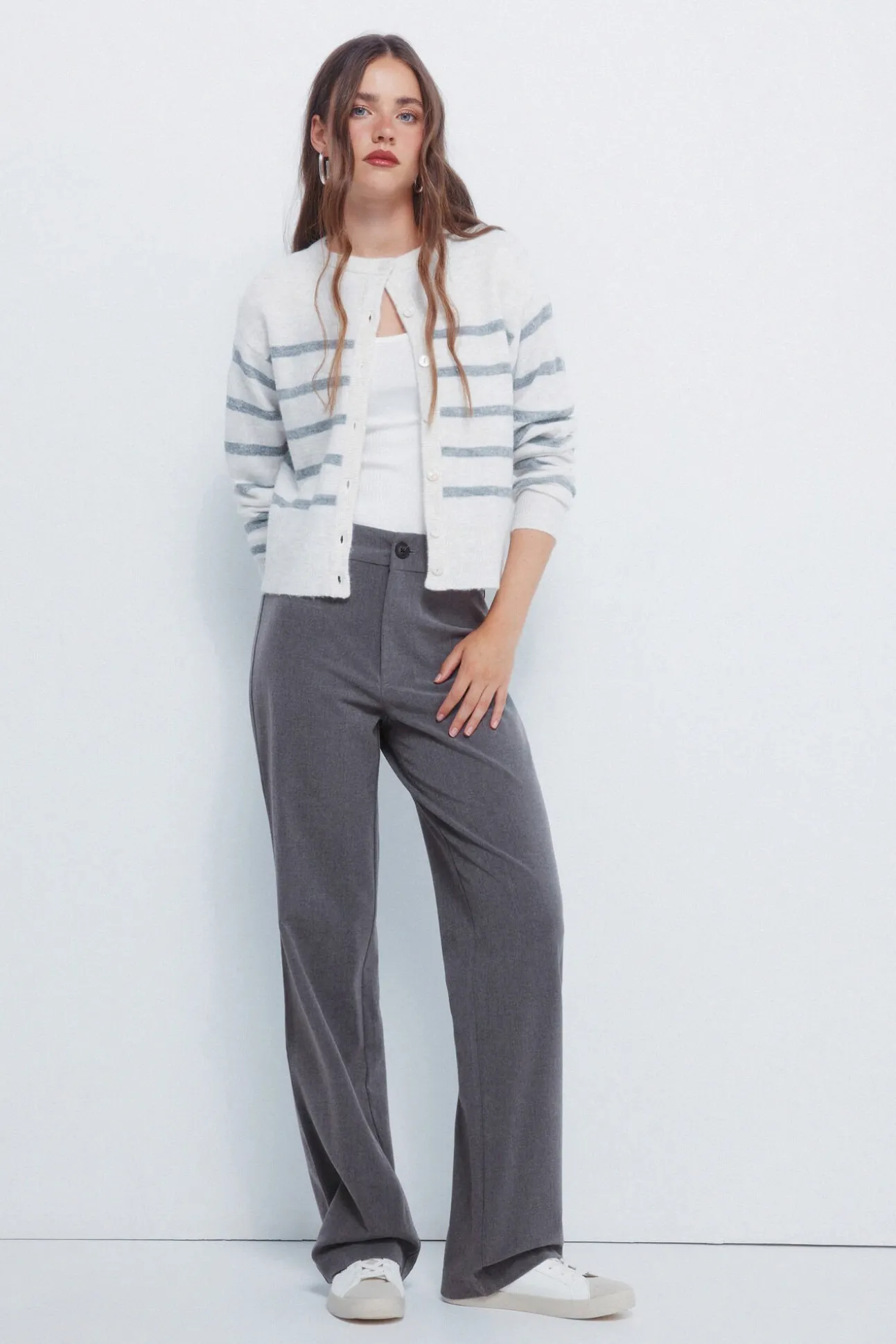 Cardigan com botões de gola redonda