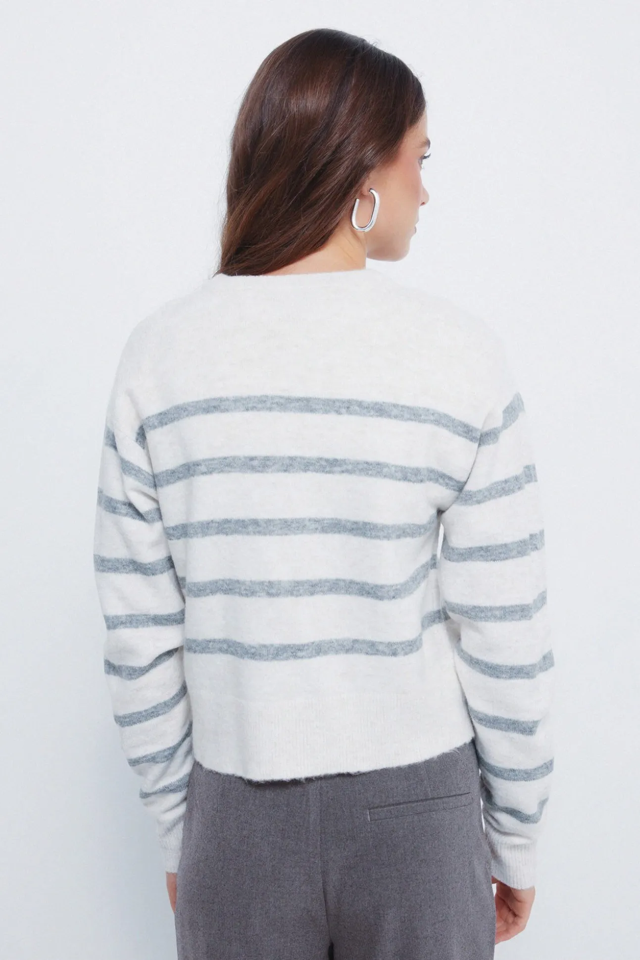 Cardigan com botões de gola redonda