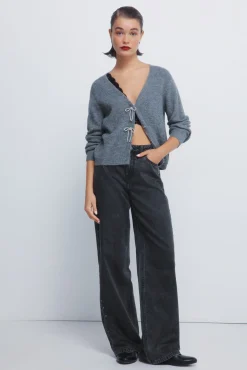 Cardigan com laços brilhantes