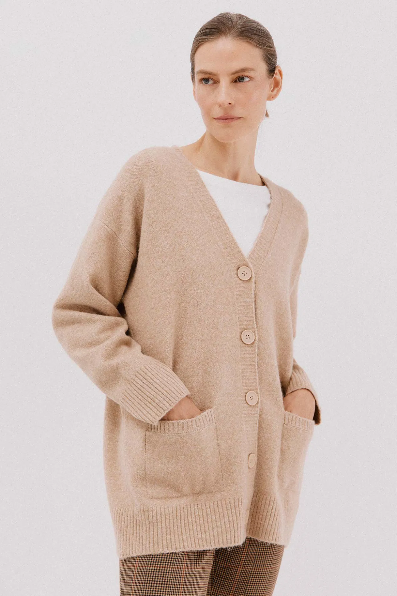 Cardigan longo com bolsos