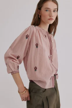 Carina. Blusa bordada