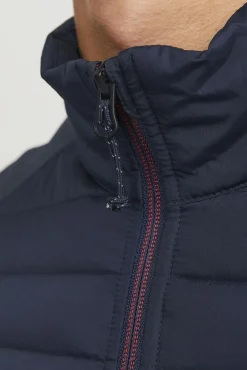 Casaco acolchoado de gola alta