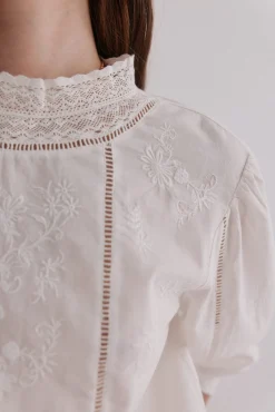 Cassia. Blusa romântica