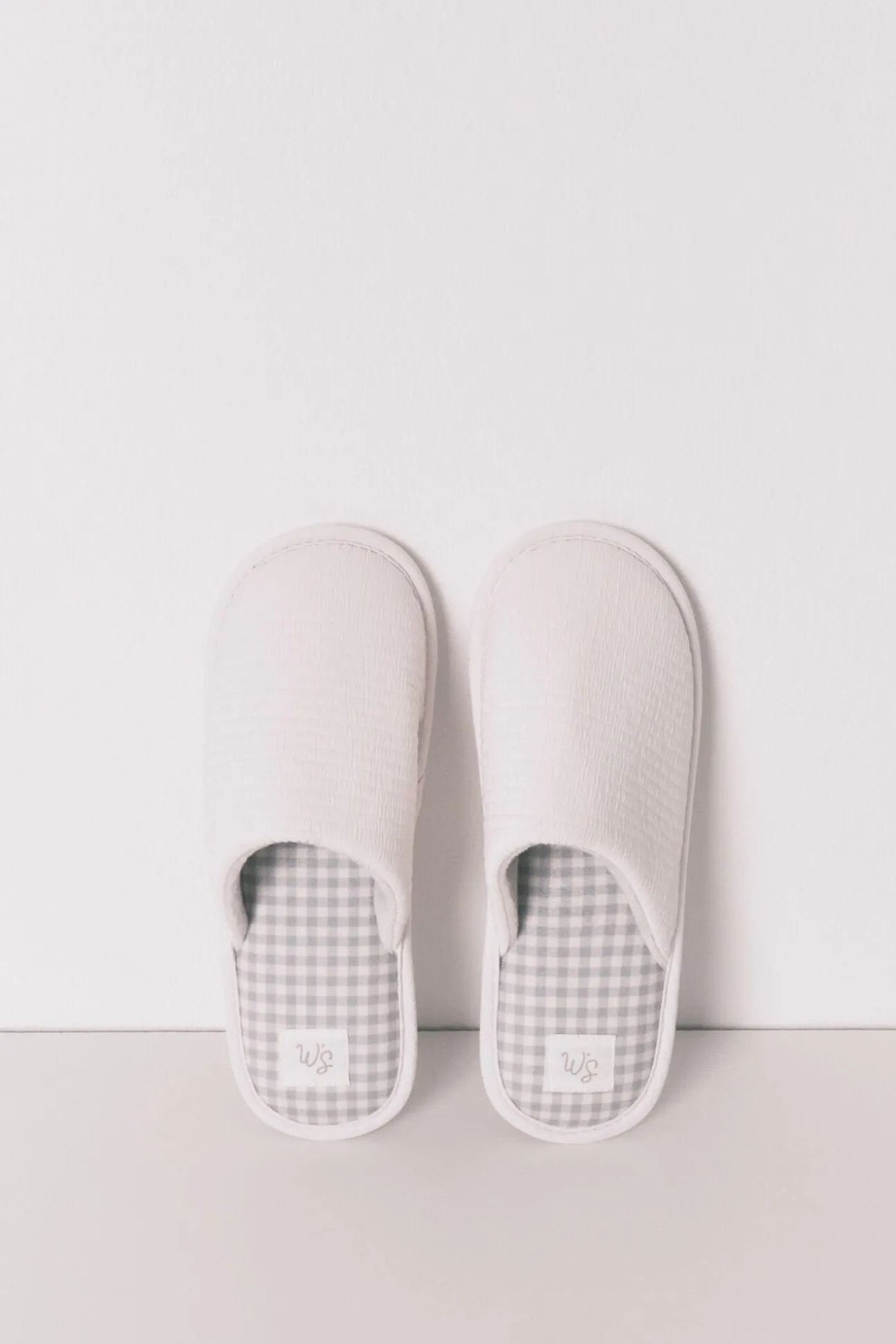 Chinelos de quarto cinza fechado "maternity"