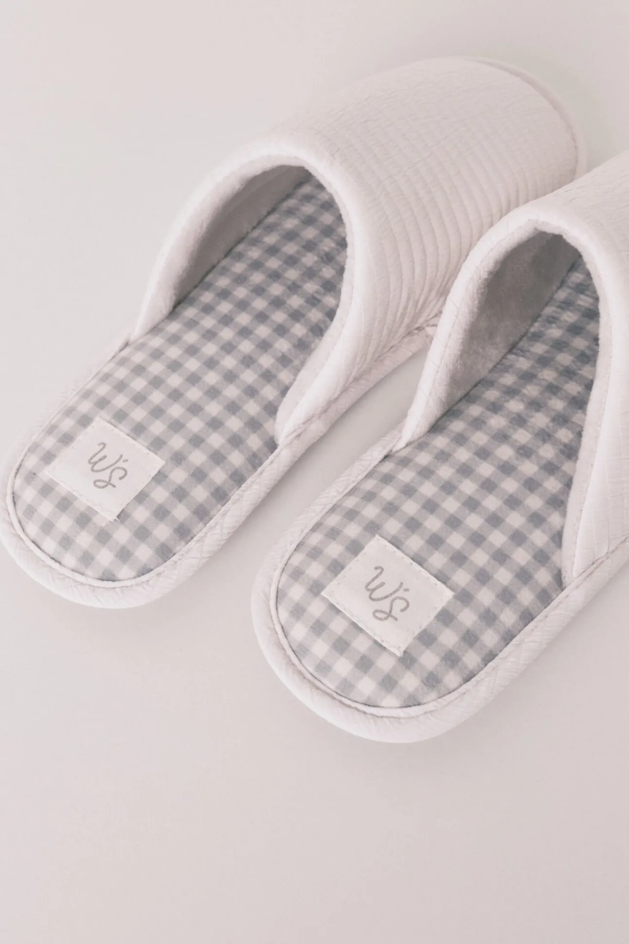 Chinelos de quarto cinza fechado "maternity"