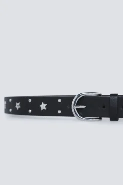 Cinto com estrelas e tachas metálicas
