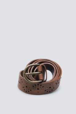Cinto com gotas e tachas recortadas