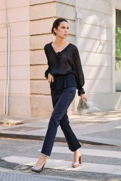 Clemência. Blusa com fecho cruzado