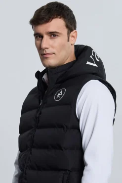Colete acolchoado preto com capuz