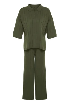 Conjunto básico verde de calça e T-shirt polo