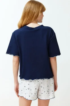 Conjunto de pijama azul marinho com estampado galáctica e calças