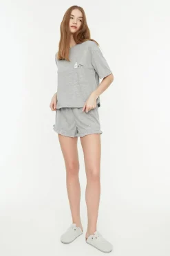 Conjunto de pijama curto de algodão cinza com babados