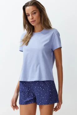Conjunto de pijama curto estampado com estrelas azuis