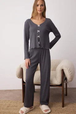 Conjunto de pijama de algodão canelado com detalhes de renda