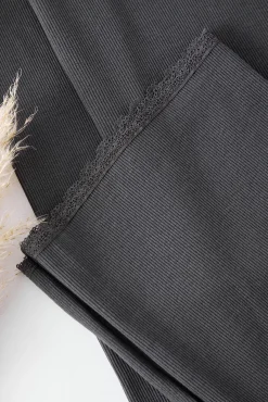 Conjunto de pijama de algodão canelado com detalhes de renda