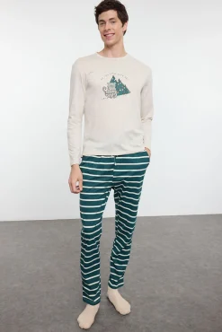 Conjunto de pijama de casal bege de Natal com riscas, corte regular