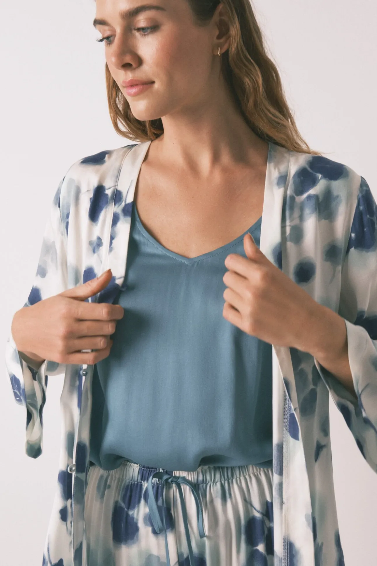 Conjunto de pijama de cetim floral verde