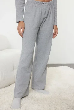 Conjunto de pijama de pelúcia cinza