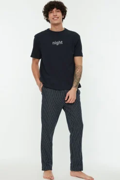 Conjunto de pijama estampado regular fit em cinza