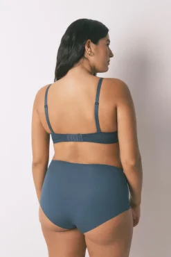 Cueca alta clássica em microfibra verde