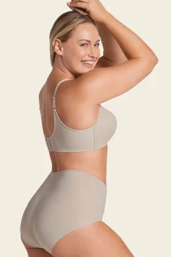 Cueca clássica com efeito invisível e forte compressão no abdômen