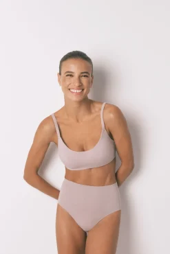 Cueca de algodão bege cintura alta