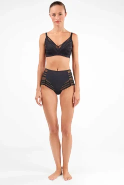 Cueca de renda alta