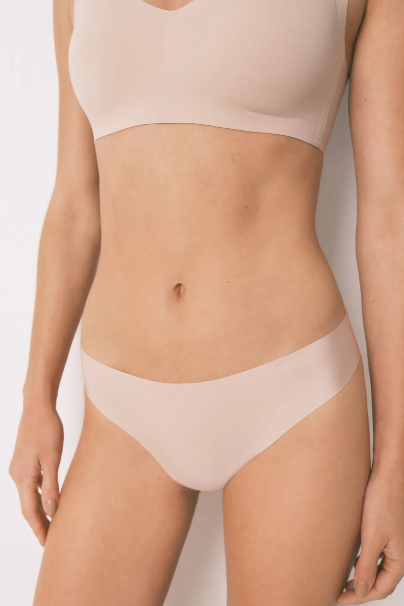 Cueca marrons clássica de corte limpo