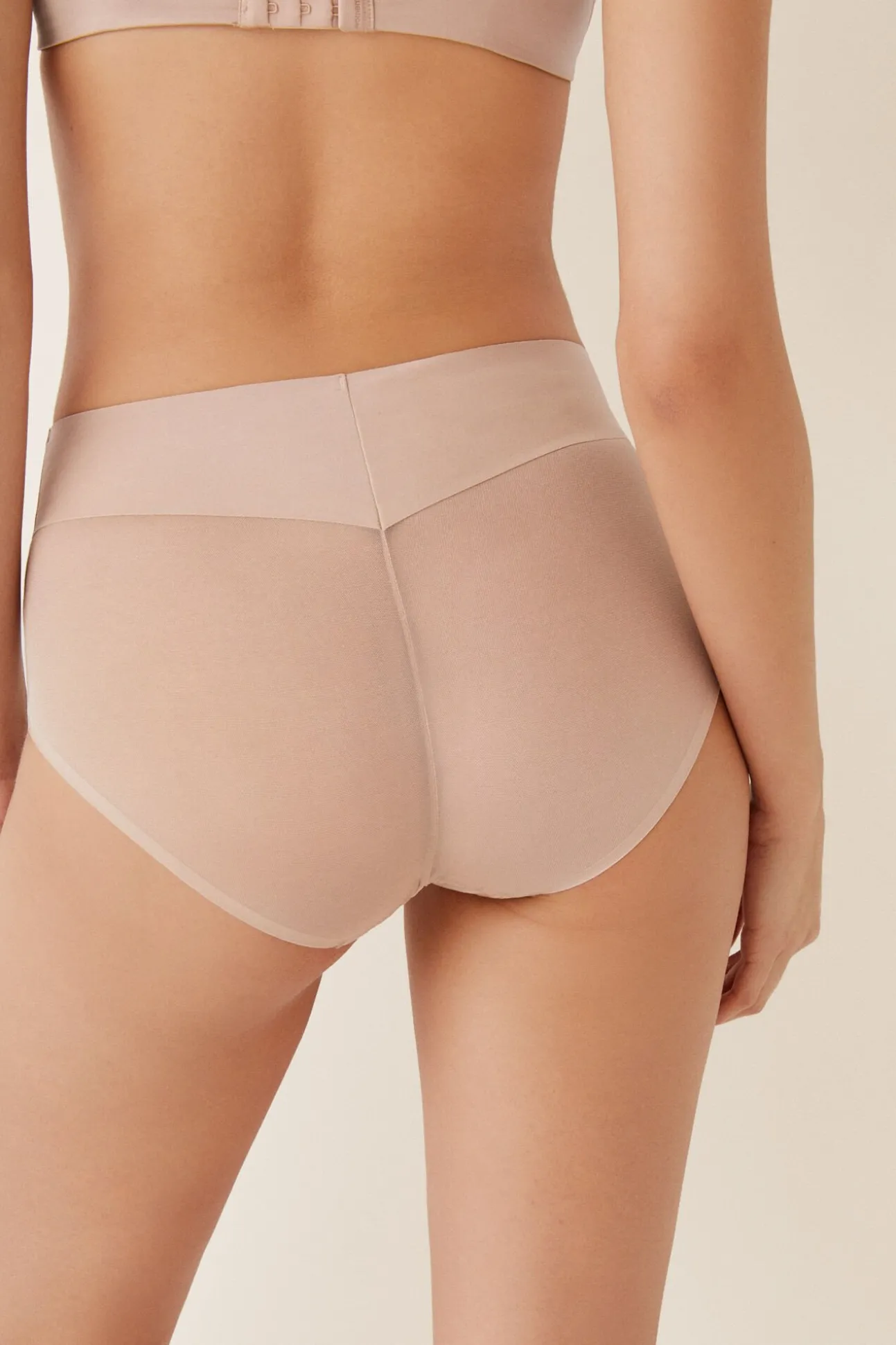 Cueca média modeladora tule nude