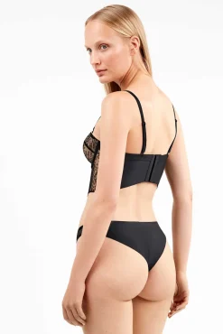 Cuequinha brasileira de renda bordada