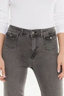 denim jeans com bolsos de remendo