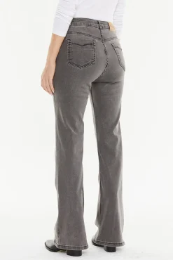 denim jeans com bolsos de remendo