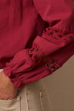 Detalhes da blusa Adela
