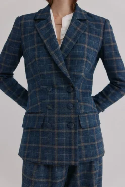 Elvira. Blazer xadrez