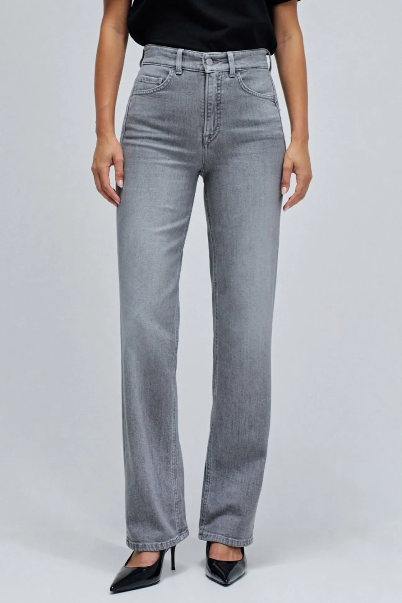 Fé empurra em jeans reto