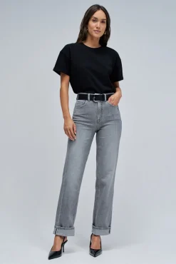 Fé empurra em jeans reto