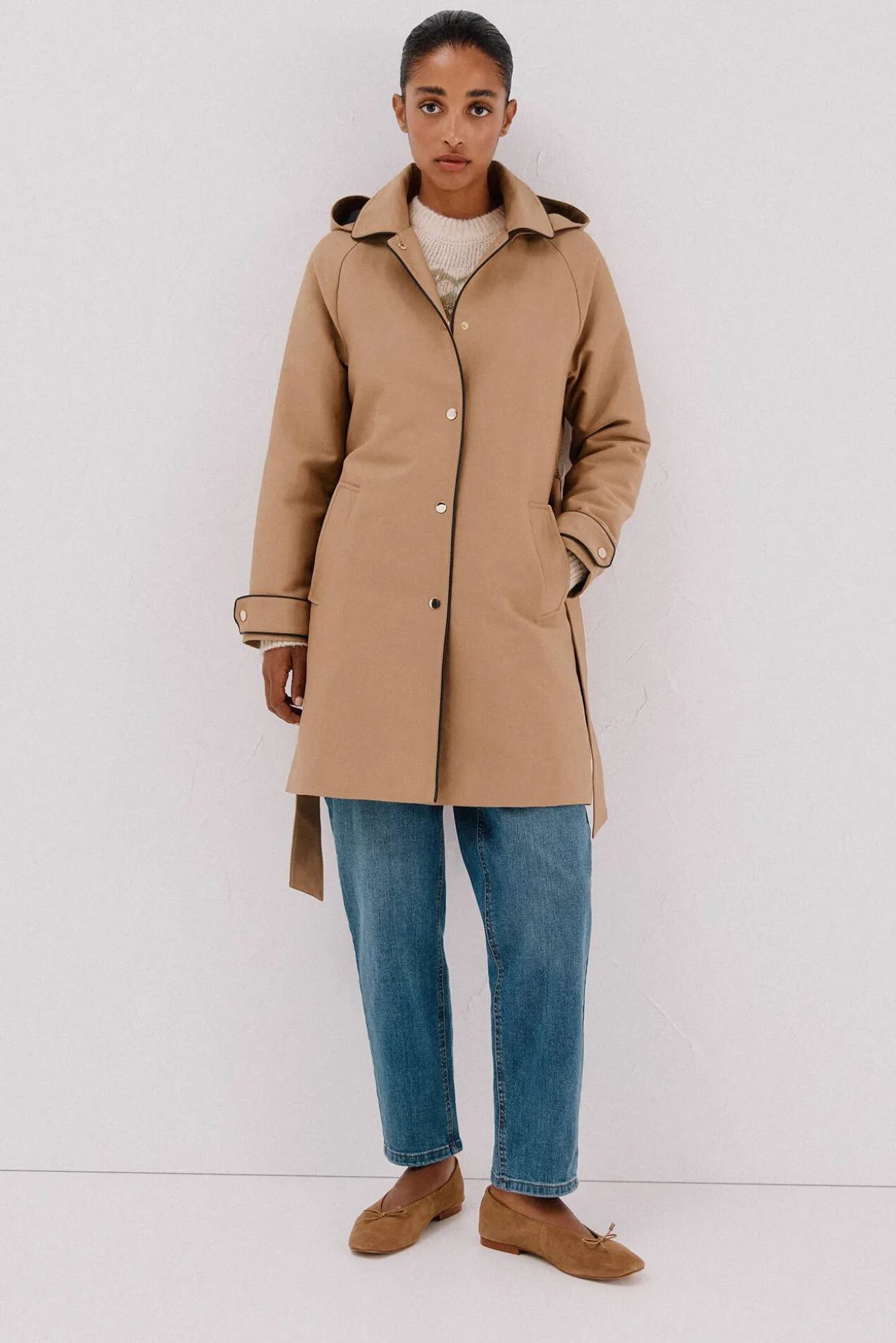 Gabardina acetinada capuz desmontável