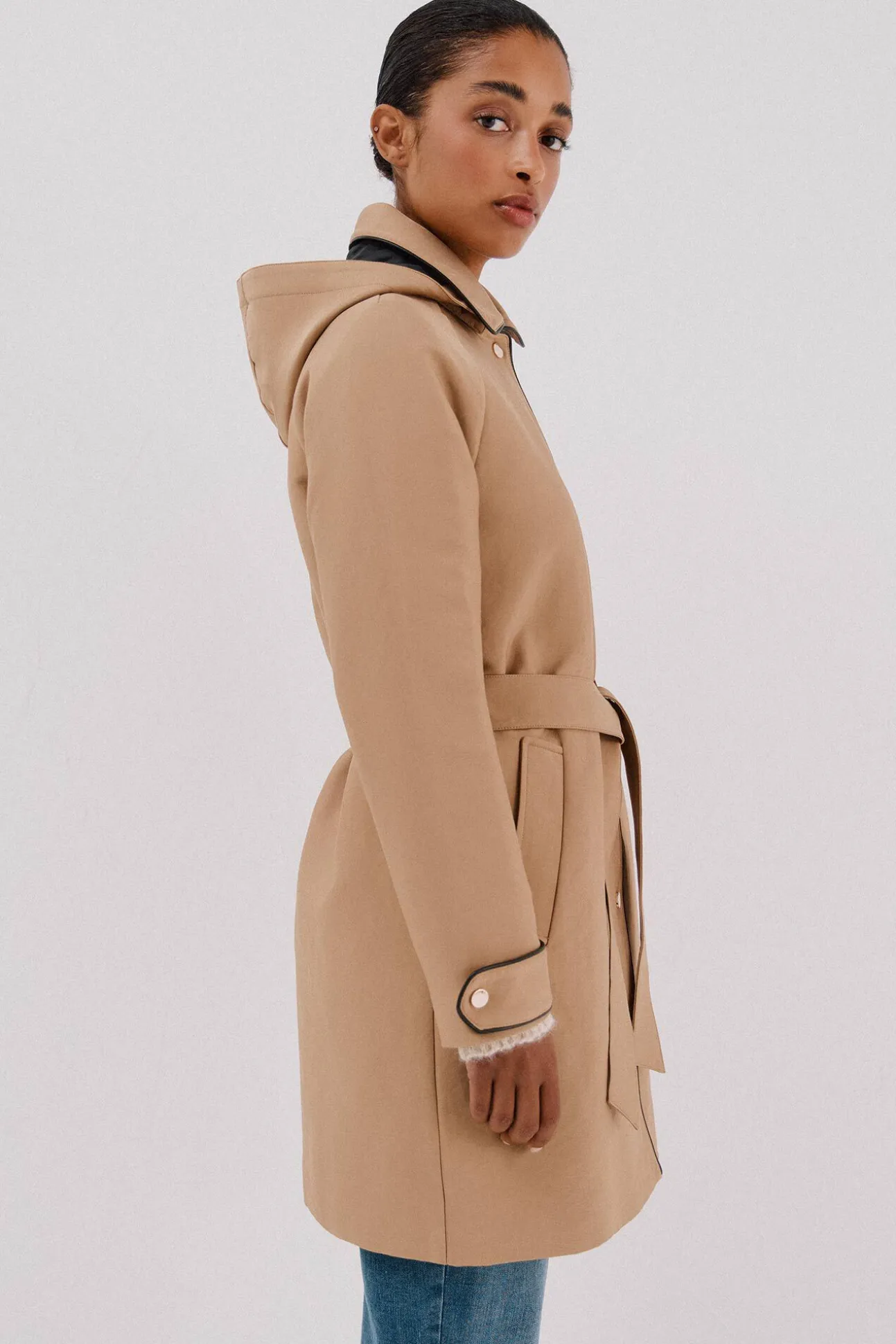 Gabardina acetinada capuz desmontável