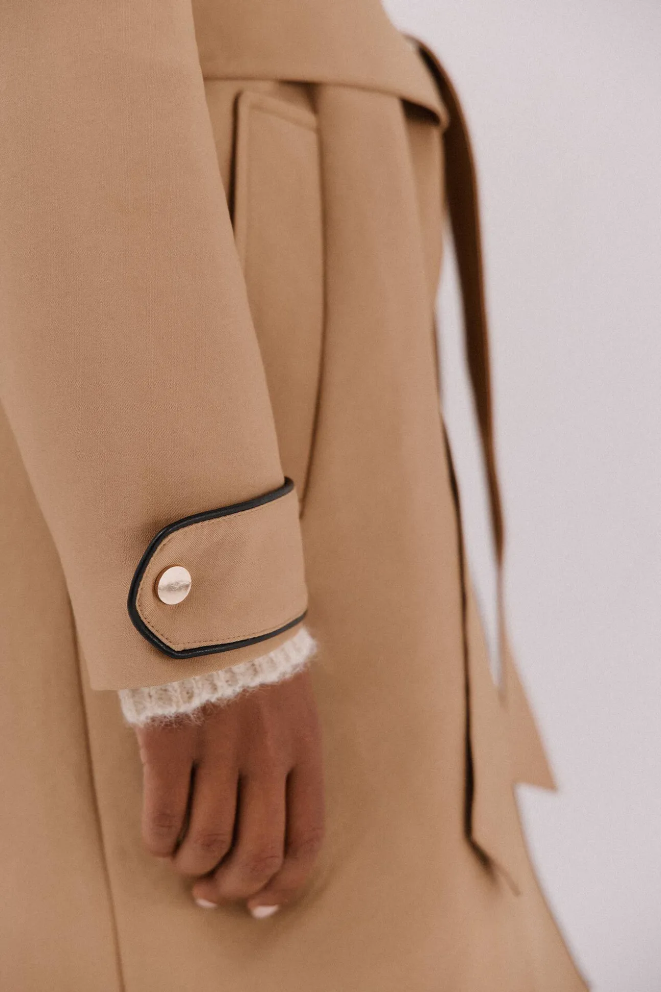 Gabardina acetinada capuz desmontável