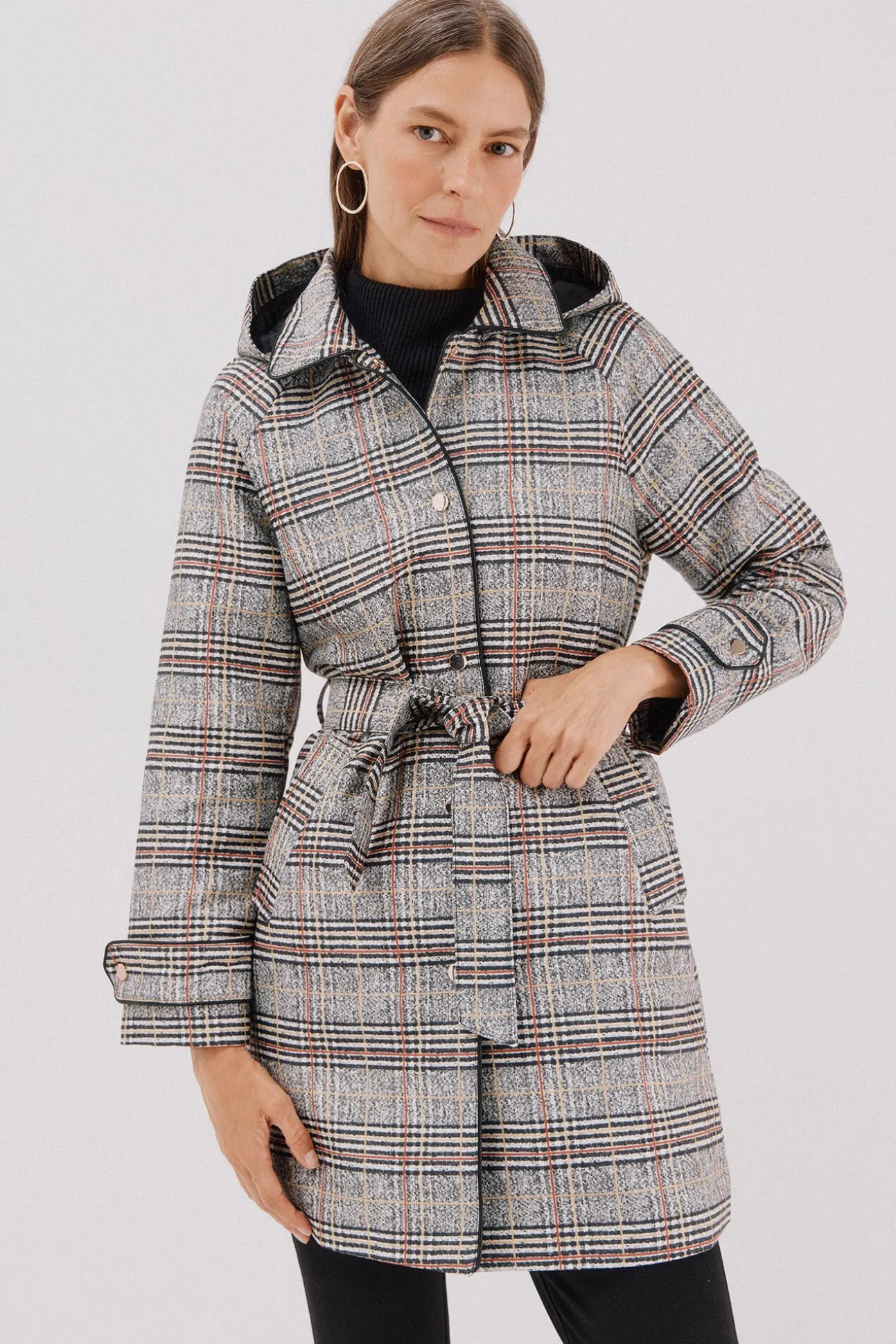 Gabardina acetinada capuz desmontável
