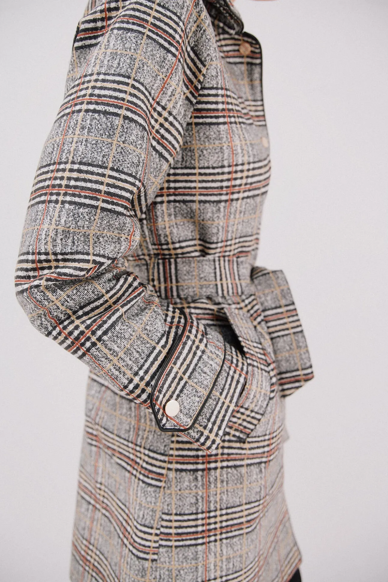 Gabardina acetinada capuz desmontável