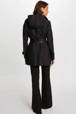 Gabardina com couro sintético