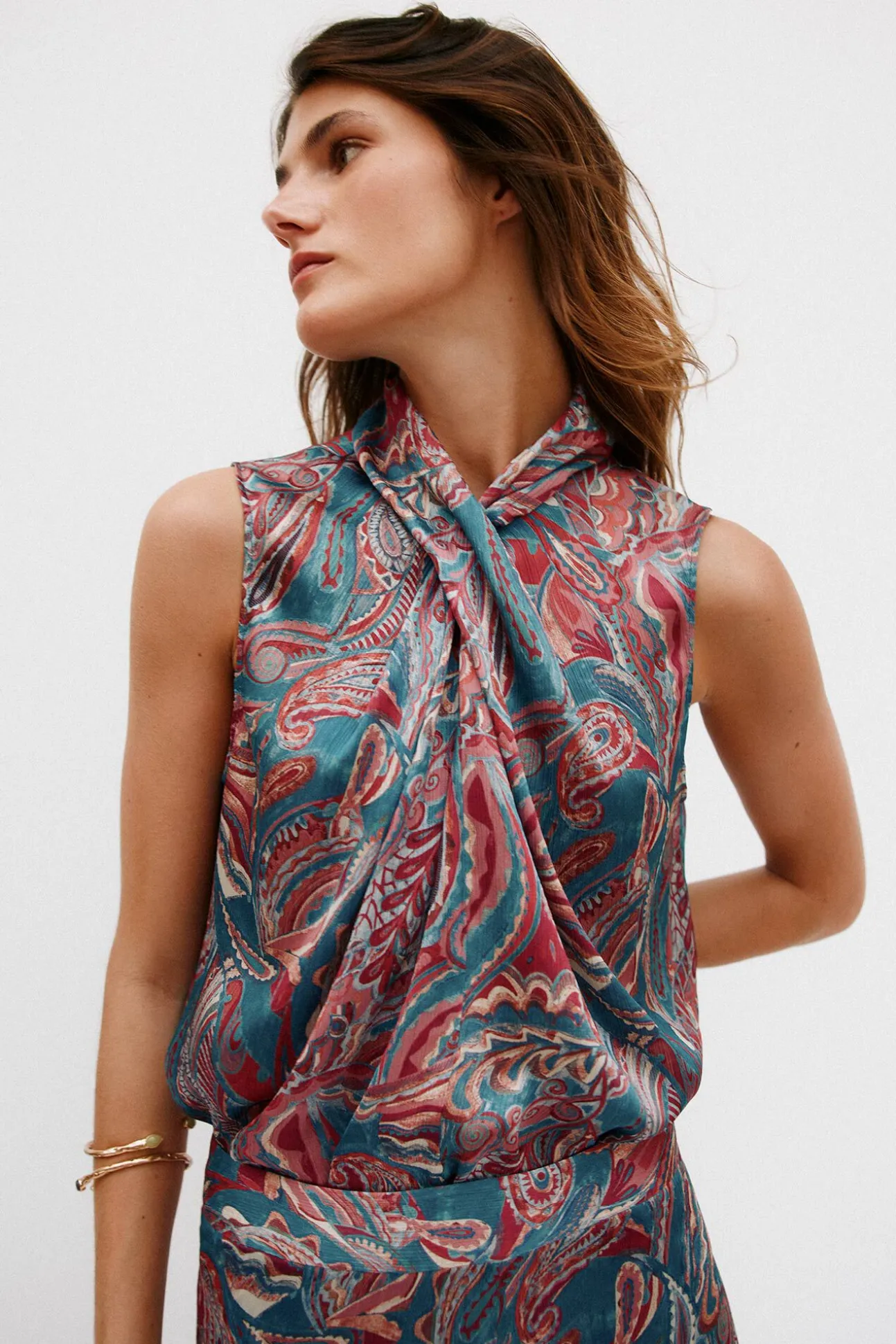 Gadea. Top halter estampado